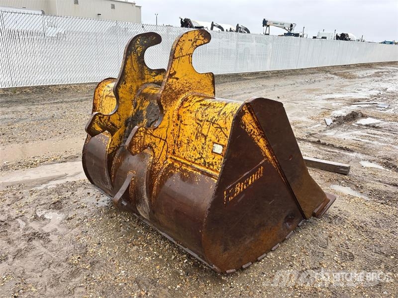 Brandt 72 in Q/C Cleanup Excavator Bucket - Fits John Dee دلاء