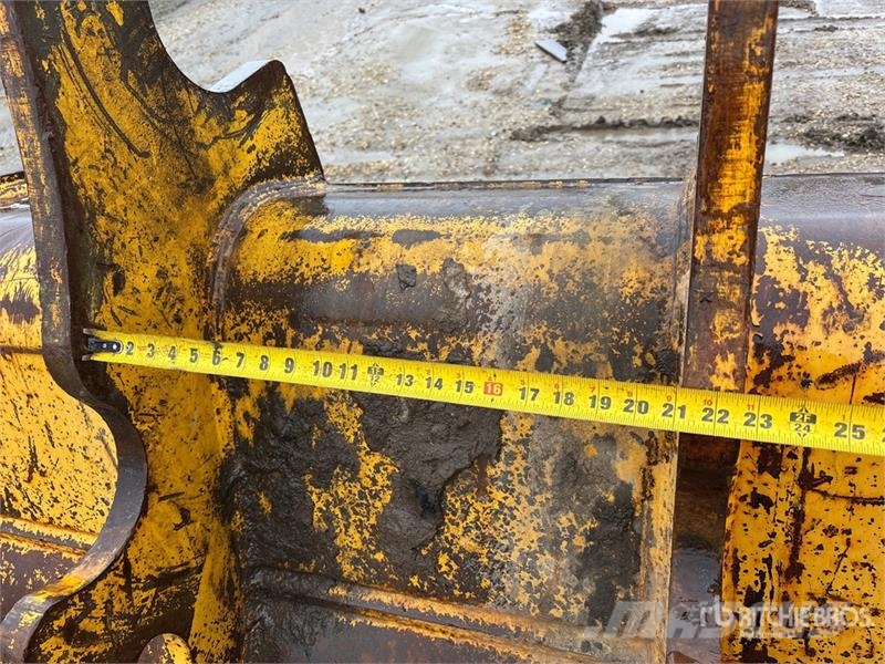 Brandt 72 in Q/C Cleanup Excavator Bucket - Fits John Dee دلاء