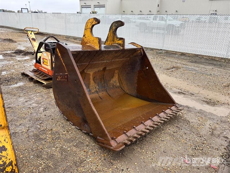 Brandt 72 in Q/C Cleanup Excavator Bucket - Fits John Dee دلاء