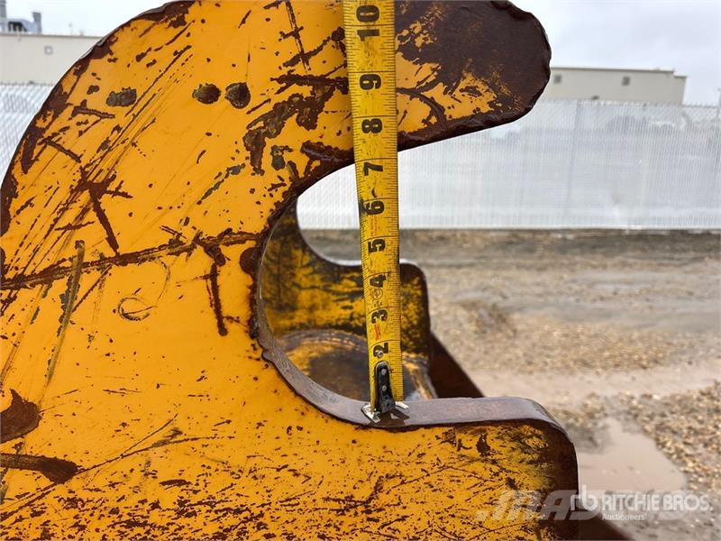 Brandt 72 in Q/C Cleanup Excavator Bucket - Fits John Dee دلاء