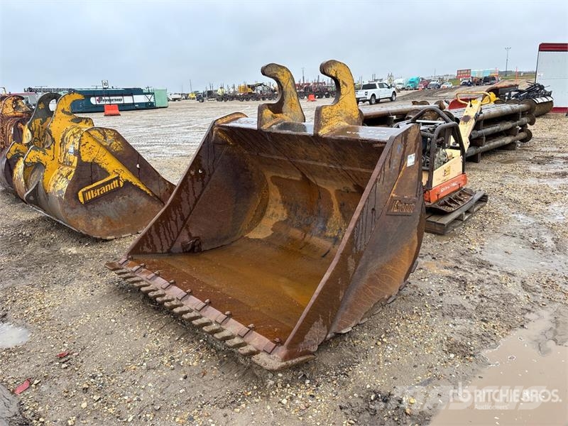 Brandt 72 in Q/C Cleanup Excavator Bucket - Fits John Dee دلاء