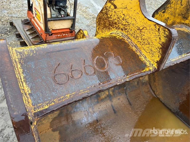 Brandt 72 in Q/C Cleanup Excavator Bucket - Fits John Dee دلاء