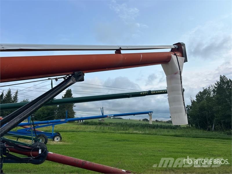 Brandt 730 7 in x 30 ft Grain Auger معدات نقل