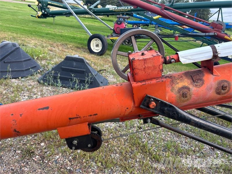 Brandt 730 7 in x 30 ft Grain Auger معدات نقل