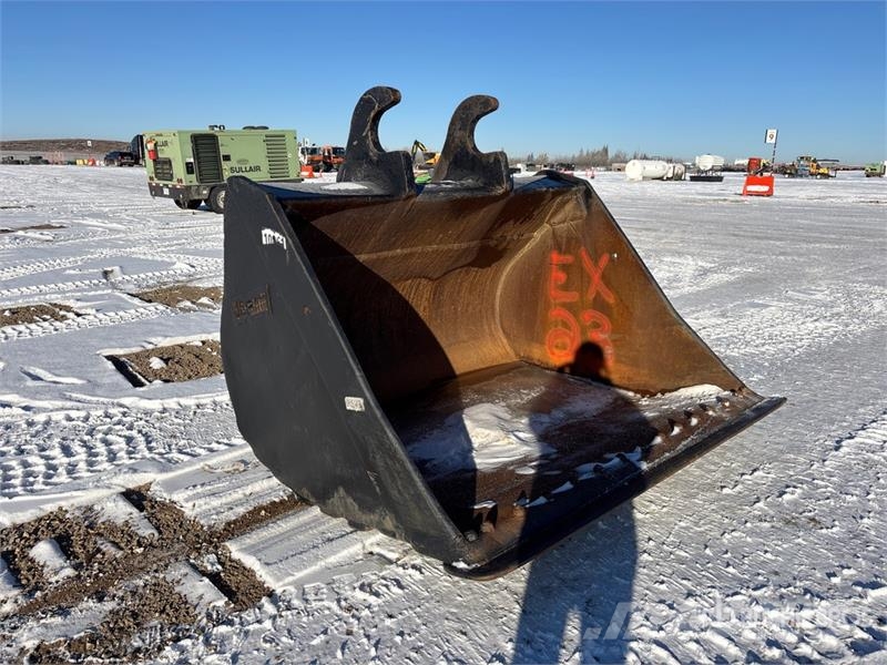 Brandt 84 in Cleanup Excavator Bucket - Fits John Deere 3 دلاء
