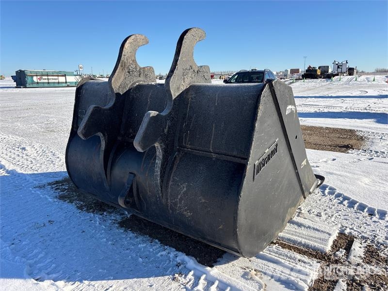 Brandt 84 in Cleanup Excavator Bucket - Fits John Deere 3 دلاء