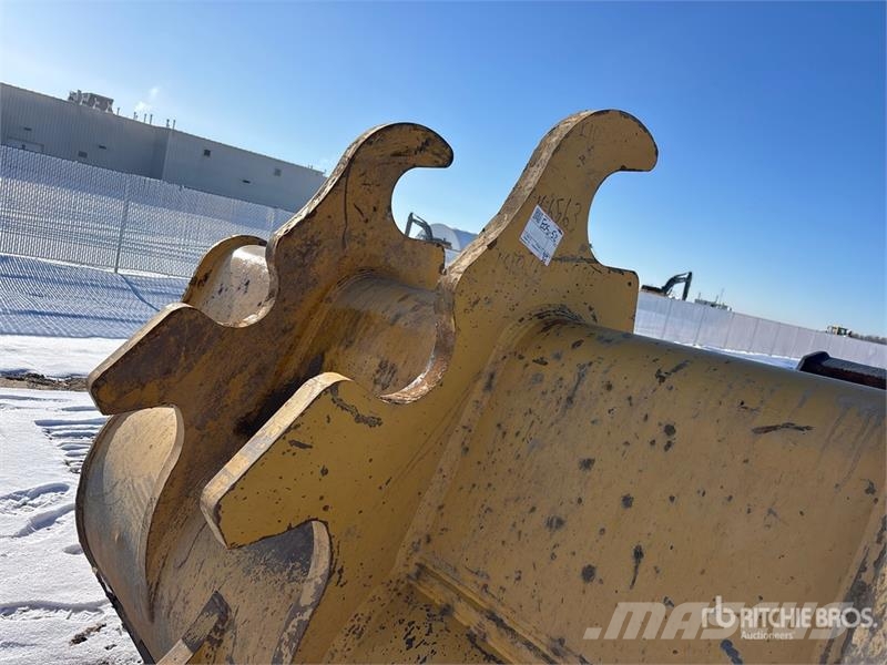 Brandt 84 in Q/C Cleanup Excavator Bucket - Fits John Dee دلاء