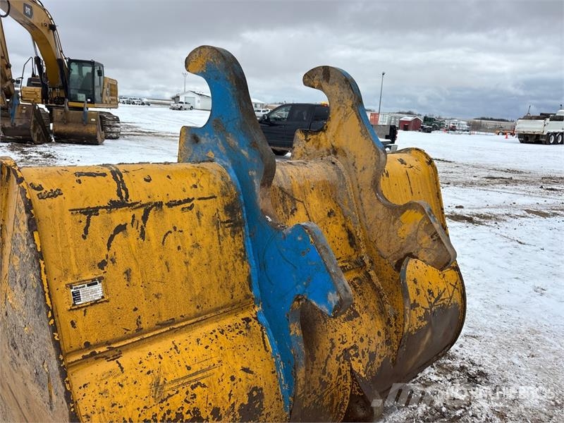 Brandt 84 in Q/C Cleanup Excavator Bucket - Fits John Dee Ковши