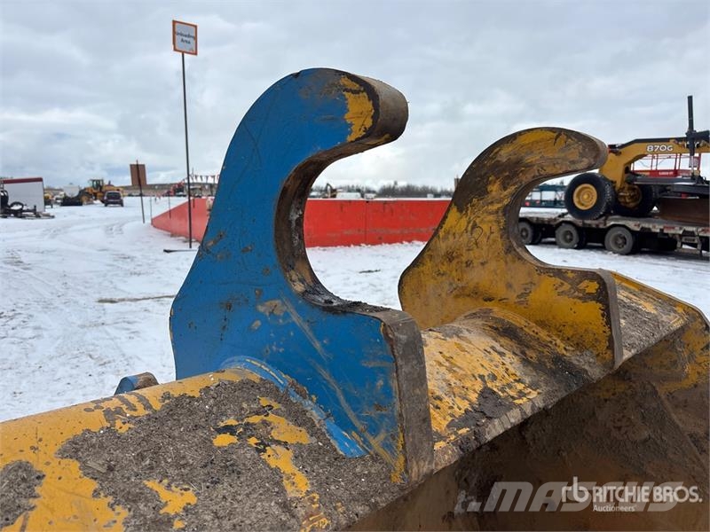 Brandt 84 in Q/C Cleanup Excavator Bucket - Fits John Dee Ковши