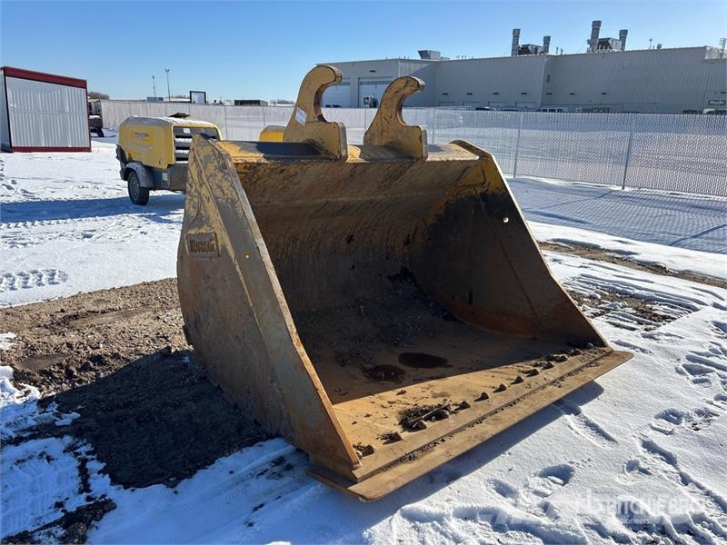 Brandt 84 in Q/C Cleanup Excavator Bucket - Fits John Dee دلاء