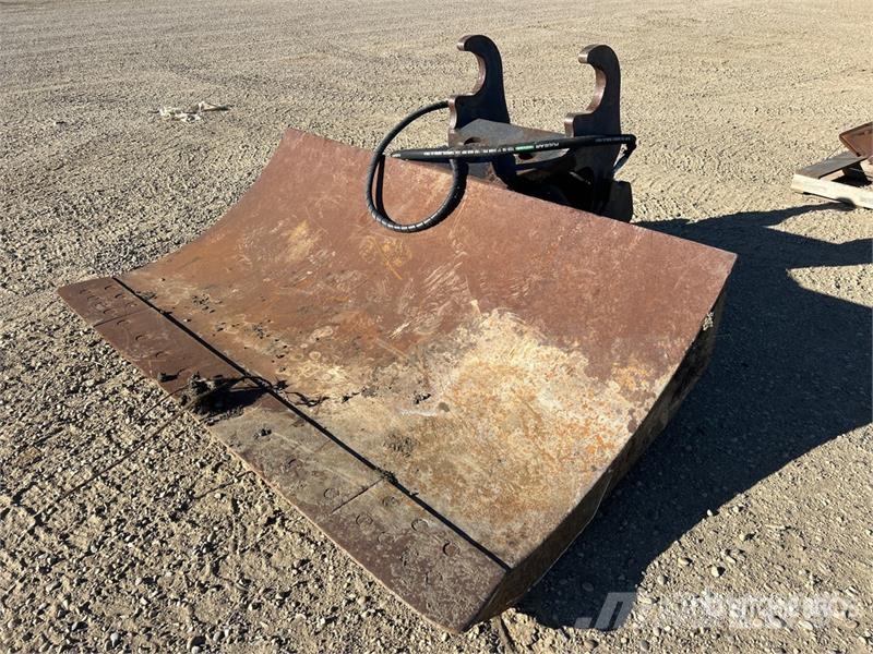 Brandt 84 in Q/C Excavator Chuck Blade - Fits John Deere Klinger