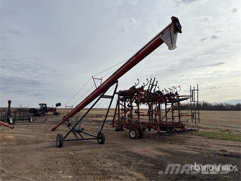 Brandt 847 8 in x 47 ft Grain Auger Sauterelle, tapis roulant, vis sans fin
