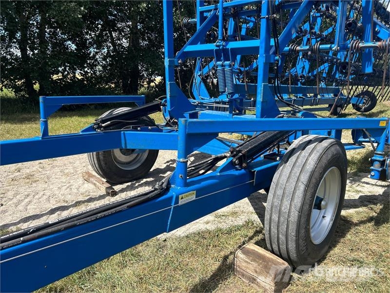 Brandt Commander 7000 70 ft Heavy Harrow Harver
