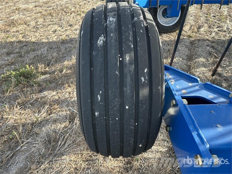 Brandt Countour Commander 8200 82 ft Heavy Harrow Gradas