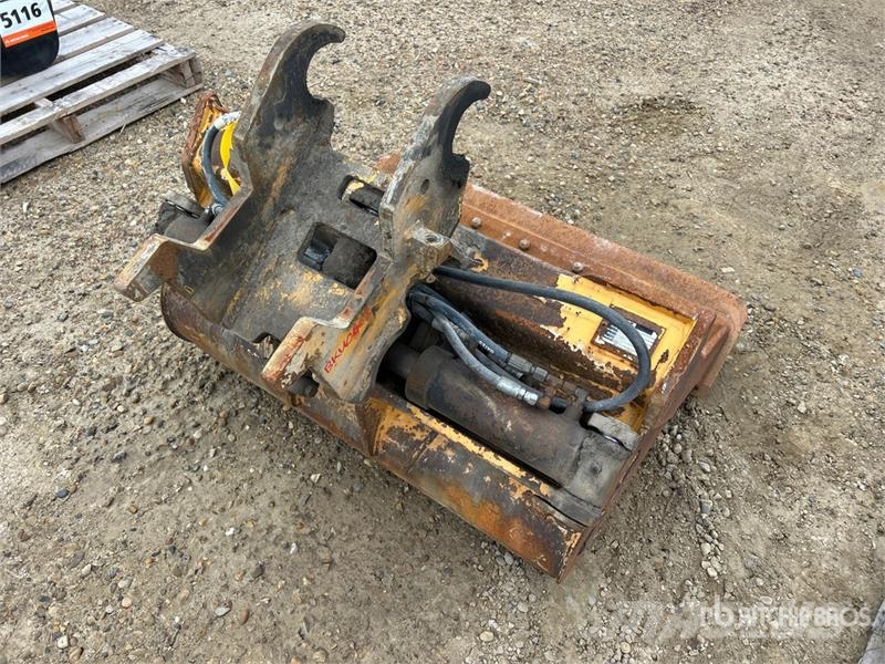 Brandt EX0060-BT42 42 in Hydraulic Tilting Bucket - Fits  دلاء