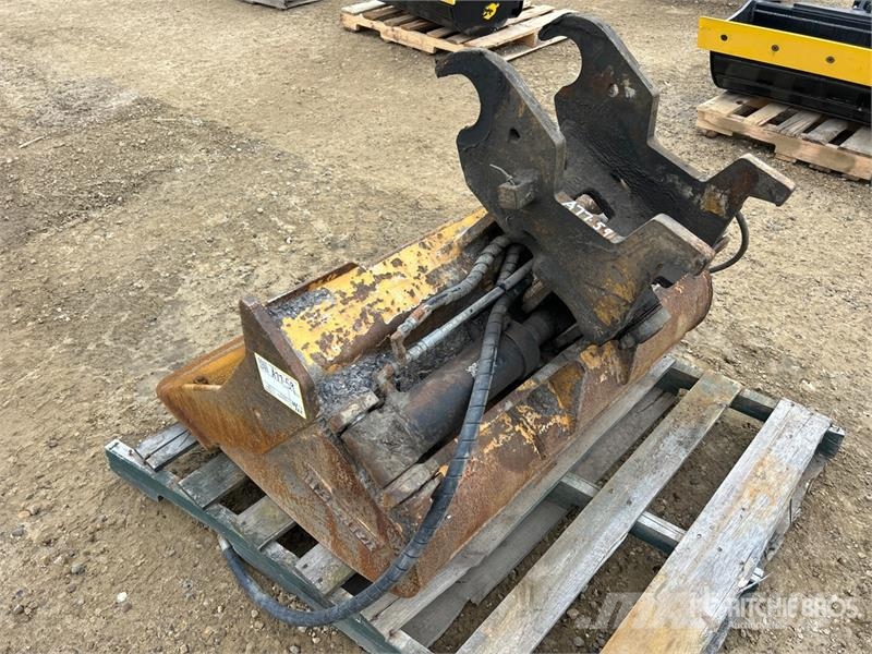 Brandt EX0060-BT42 42 in Hydraulic Tilting Bucket - Fits  دلاء