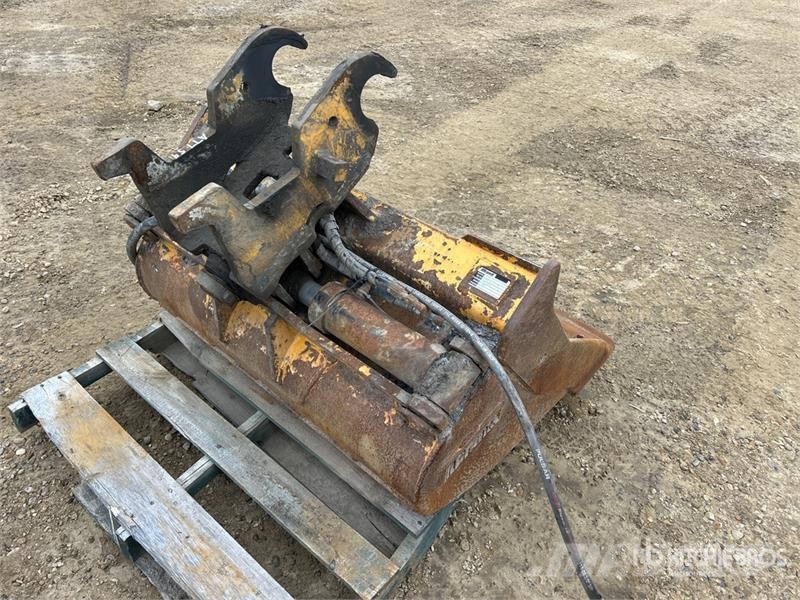 Brandt EX0060-BT42 42 in Hydraulic Tilting Bucket - Fits  دلاء