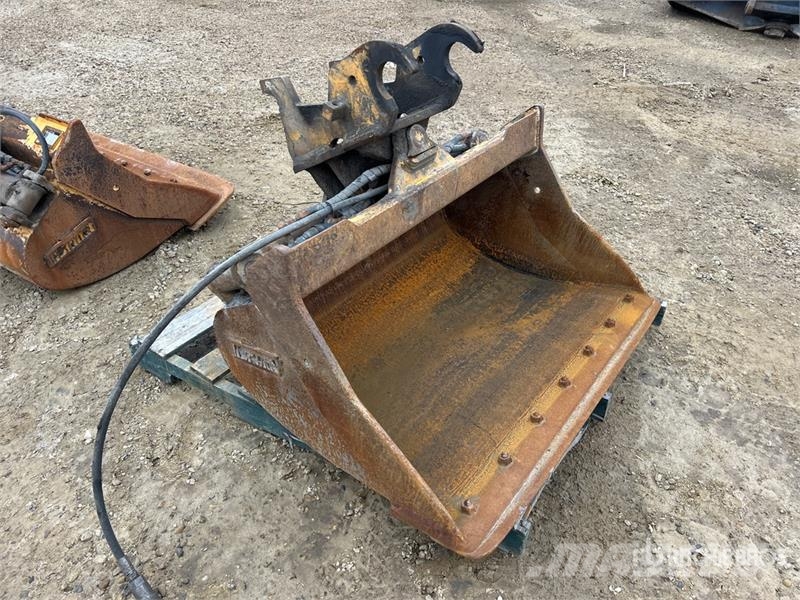 Brandt EX0060-BT42 42 in Hydraulic Tilting Bucket - Fits  دلاء