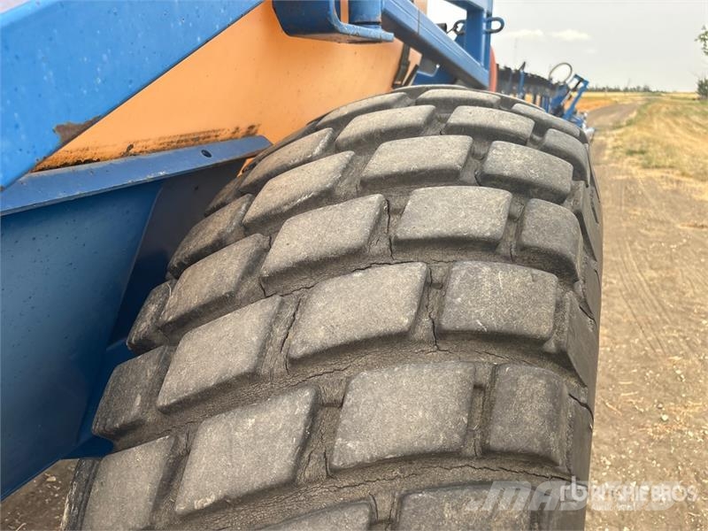 Brandt QF2000 90 ft Pull-Type Sprayer 牵引式喷雾机