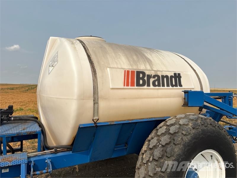 Brandt QF2000 90 ft Pull-Type Sprayer 牵引式喷雾机