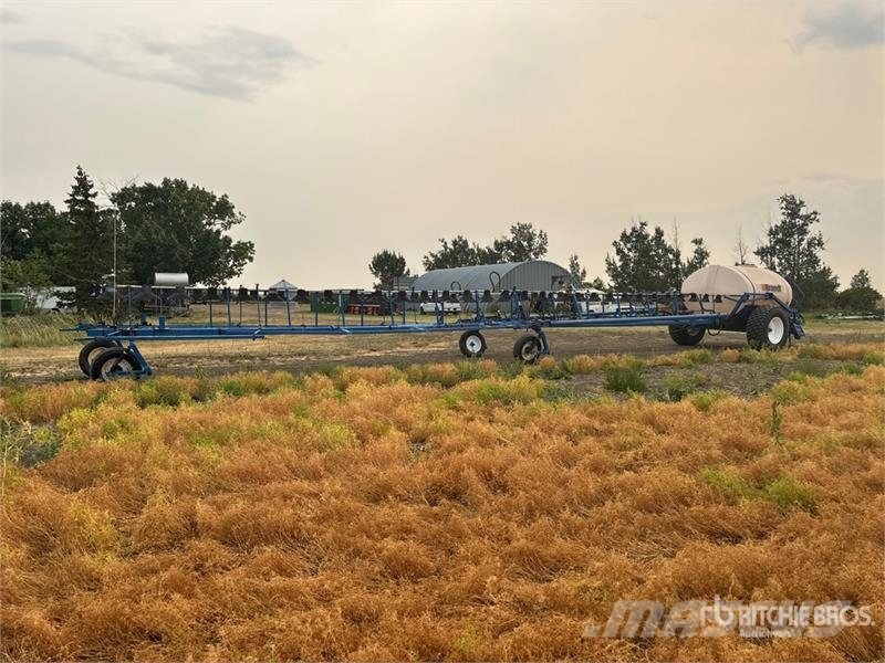 Brandt QF2000 90 ft Pull-Type Sprayer 牵引式喷雾机