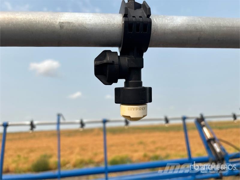 Brandt QF2000 90 ft Pull-Type Sprayer 牵引式喷雾机