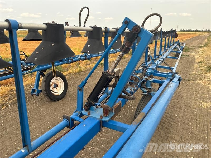 Brandt QF2000 90 ft Pull-Type Sprayer 牵引式喷雾机