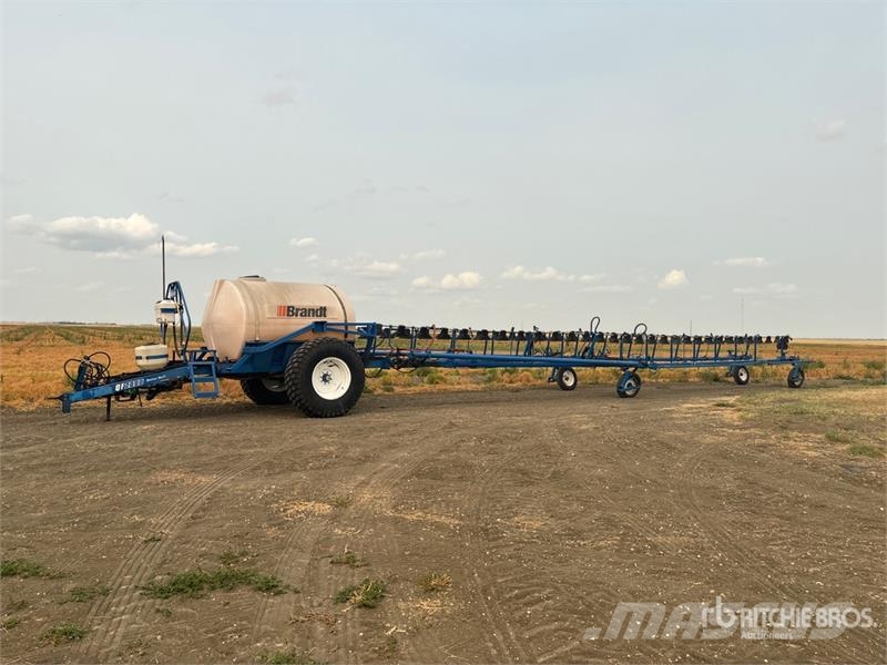 Brandt QF2000 90 ft Pull-Type Sprayer 牵引式喷雾机