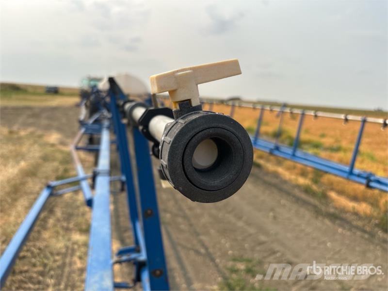 Brandt QF2000 90 ft Pull-Type Sprayer 牵引式喷雾机