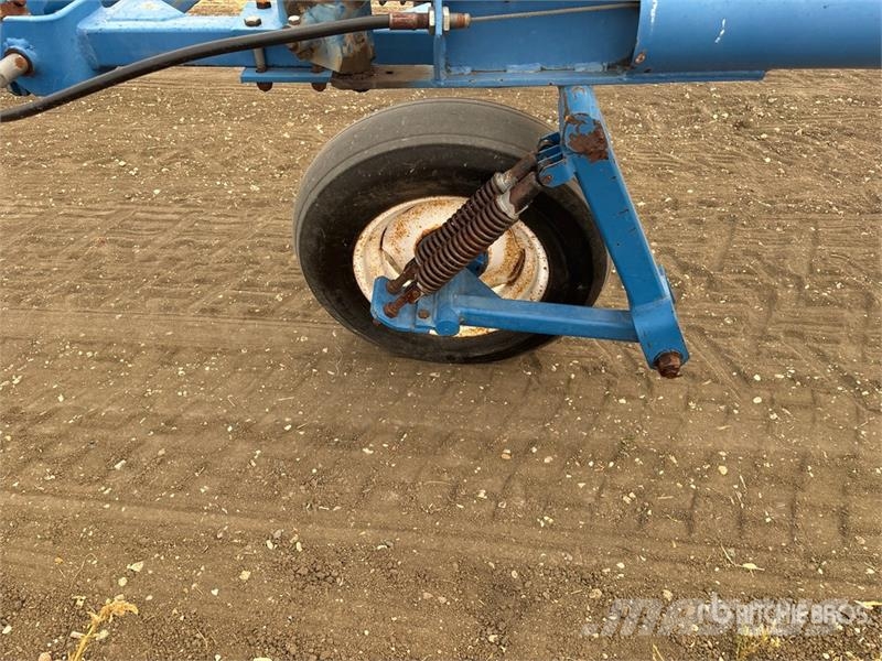 Brandt QF2000 90 ft Pull-Type Sprayer 牵引式喷雾机