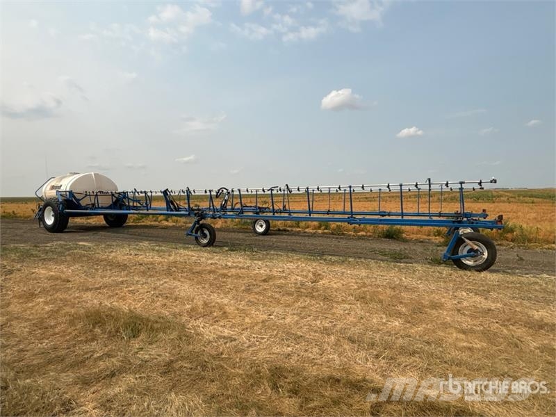 Brandt QF2000 90 ft Pull-Type Sprayer 牵引式喷雾机