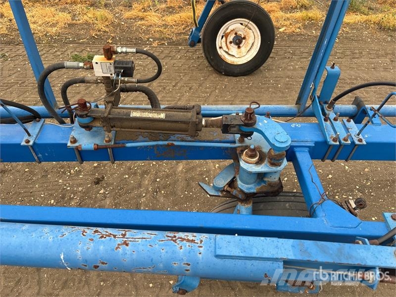 Brandt QF2000 90 ft Pull-Type Sprayer 牵引式喷雾机