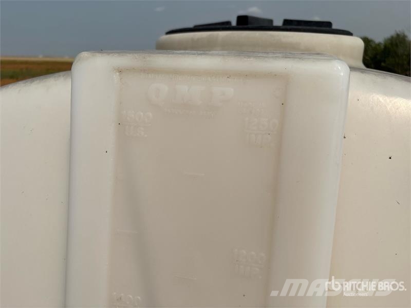 Brandt QF2000 90 ft Pull-Type Sprayer 牵引式喷雾机