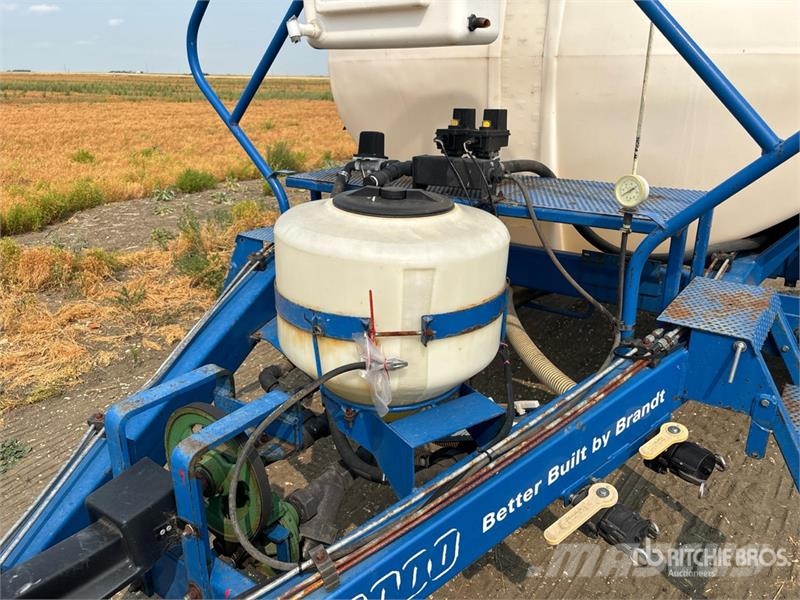 Brandt QF2000 90 ft Pull-Type Sprayer 牵引式喷雾机