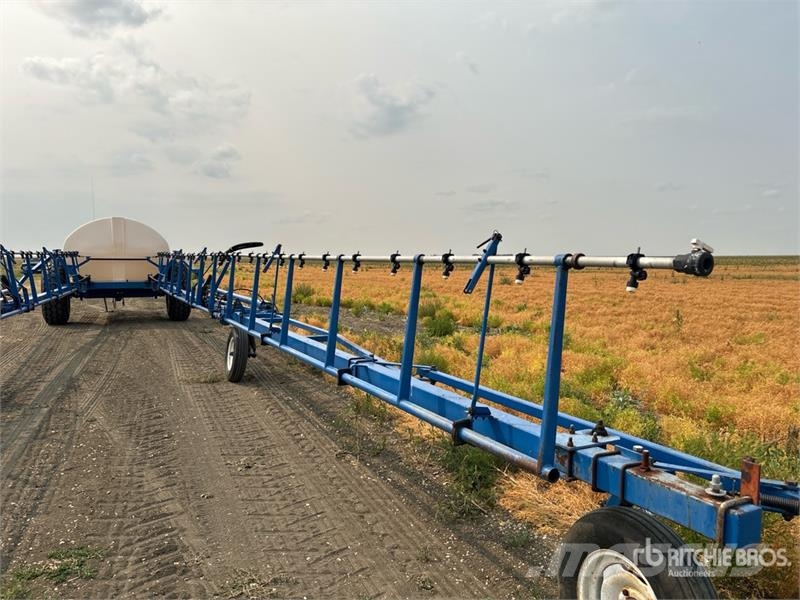 Brandt QF2000 90 ft Pull-Type Sprayer 牵引式喷雾机