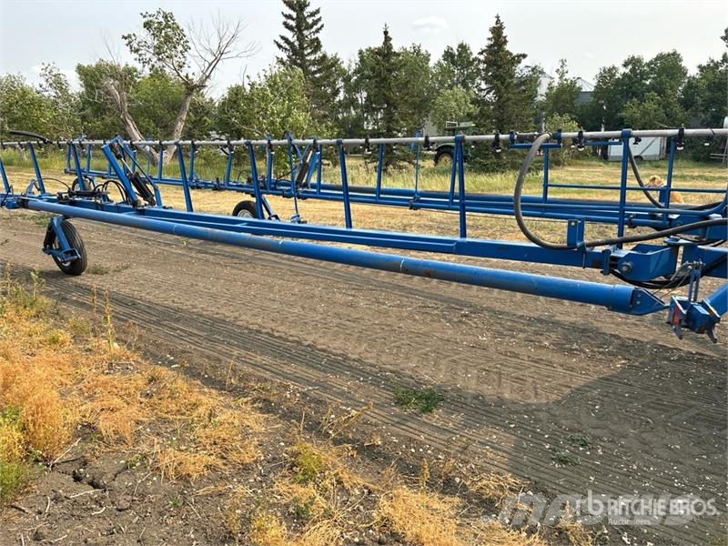 Brandt QF2000 90 ft Pull-Type Sprayer 牵引式喷雾机