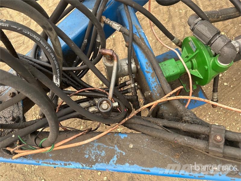 Brandt QF2000 90 ft Pull-Type Sprayer 牵引式喷雾机