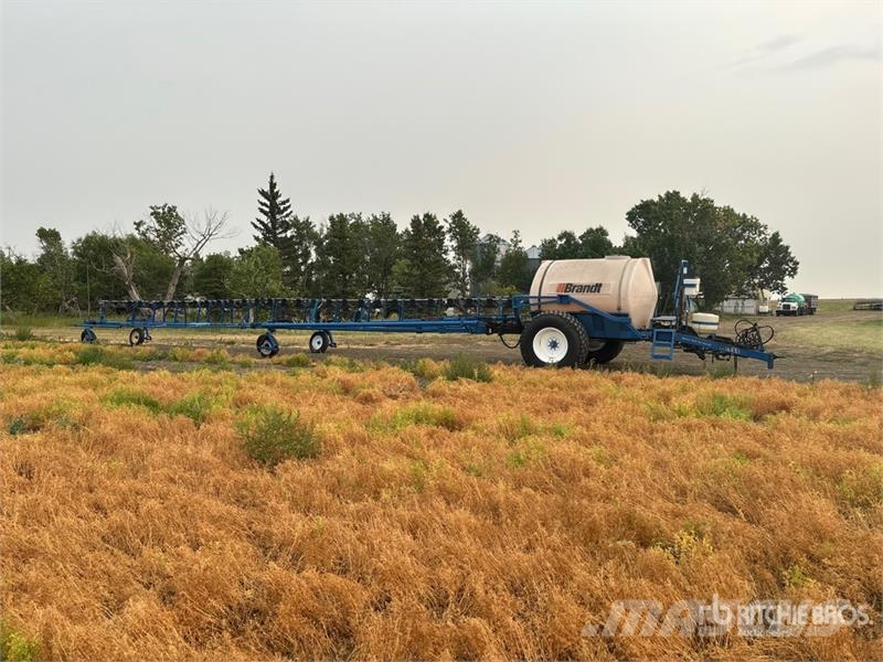 Brandt QF2000 90 ft Pull-Type Sprayer 牵引式喷雾机
