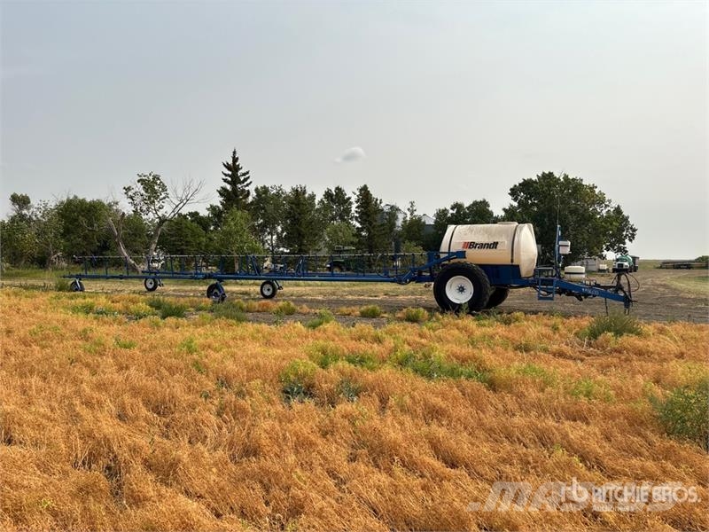 Brandt QF2000 90 ft Pull-Type Sprayer 牵引式喷雾机