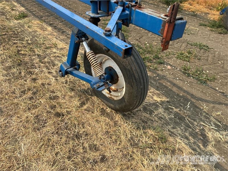 Brandt QF2000 90 ft Pull-Type Sprayer 牵引式喷雾机