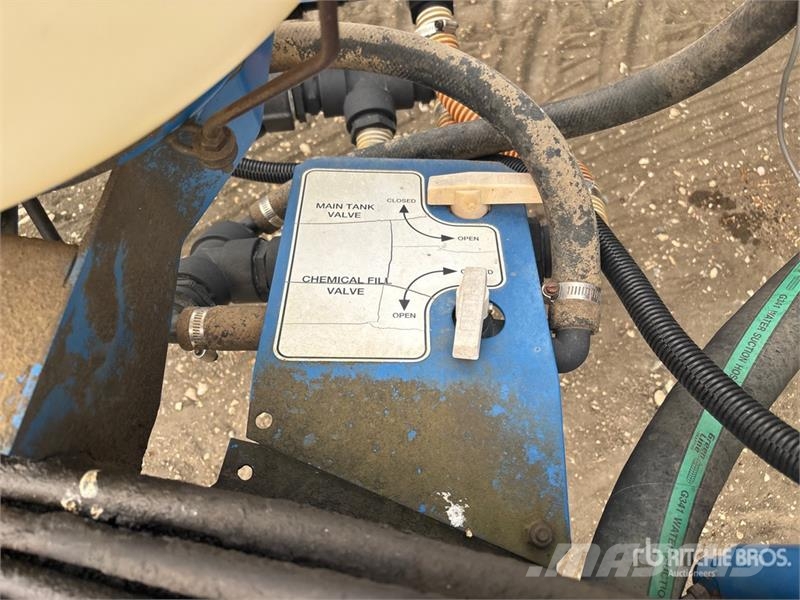 Brandt QF2000 90 ft Pull-Type Sprayer 牵引式喷雾机