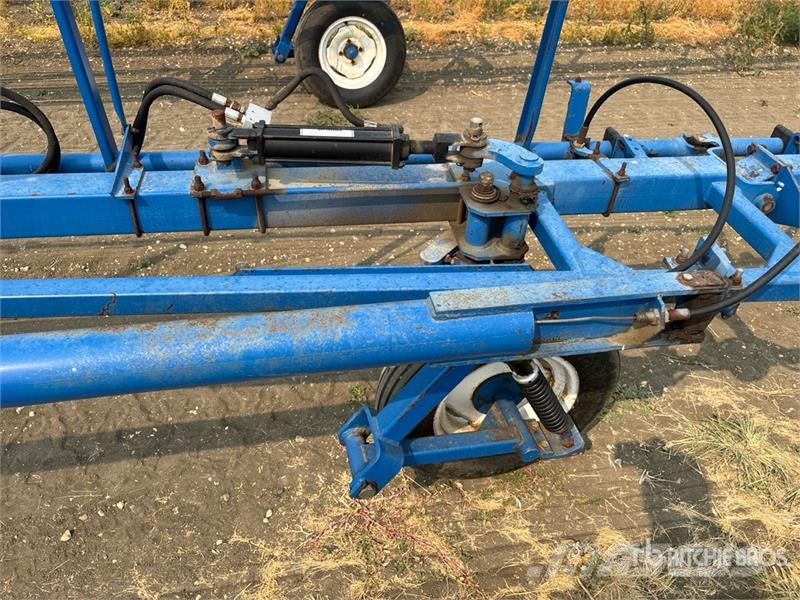 Brandt QF2000 90 ft Pull-Type Sprayer 牵引式喷雾机