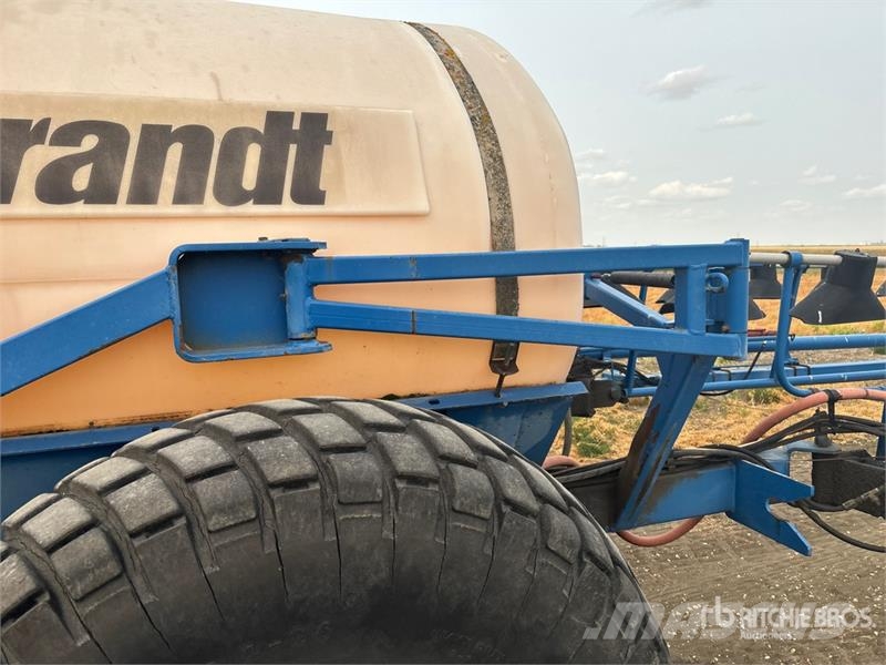 Brandt QF2000 90 ft Pull-Type Sprayer 牵引式喷雾机