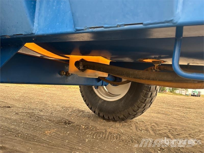 Brandt QF2000 90 ft Pull-Type Sprayer 牵引式喷雾机