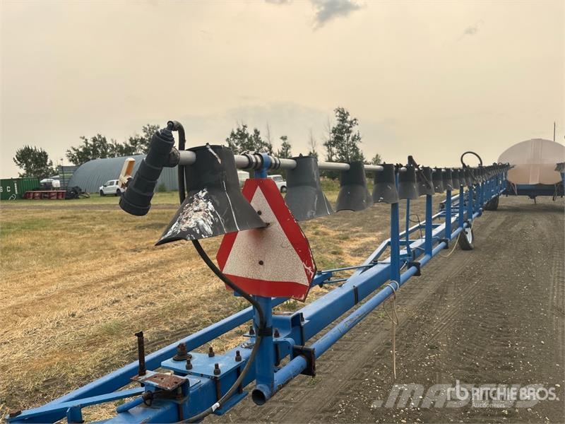 Brandt QF2000 90 ft Pull-Type Sprayer 牵引式喷雾机