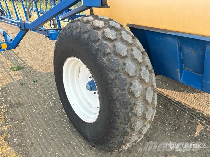 Brandt QF2000 90 ft Pull-Type Sprayer 牵引式喷雾机