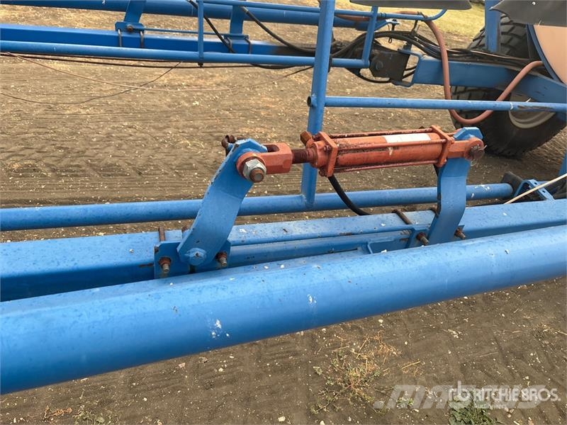 Brandt QF2000 90 ft Pull-Type Sprayer 牵引式喷雾机