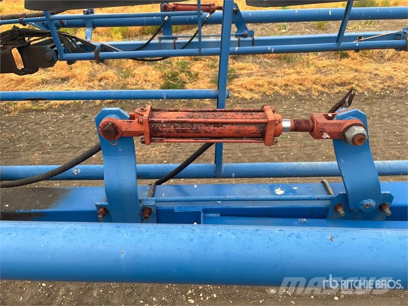 Brandt QF2000 90 ft Pull-Type Sprayer 牵引式喷雾机