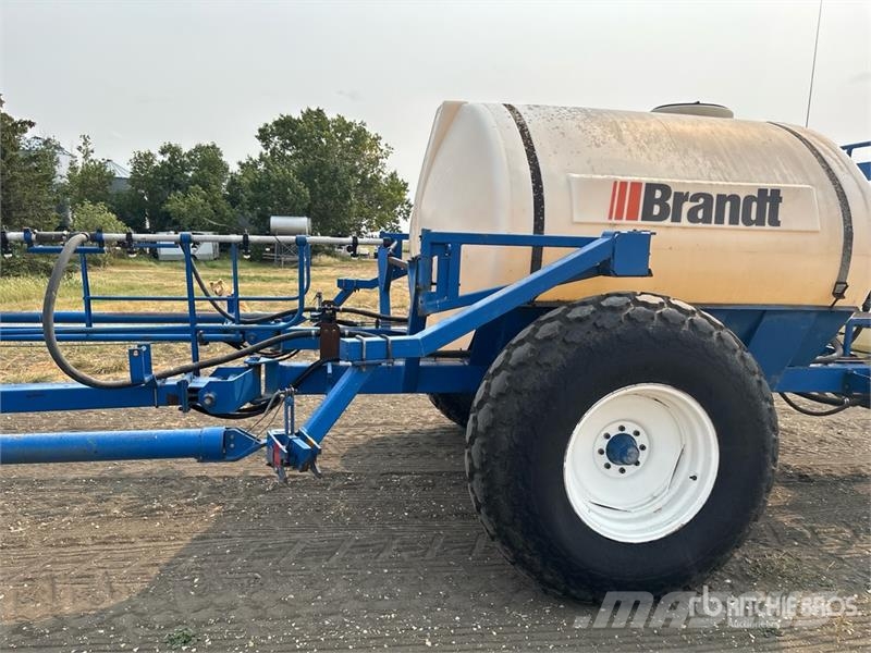 Brandt QF2000 90 ft Pull-Type Sprayer 牵引式喷雾机