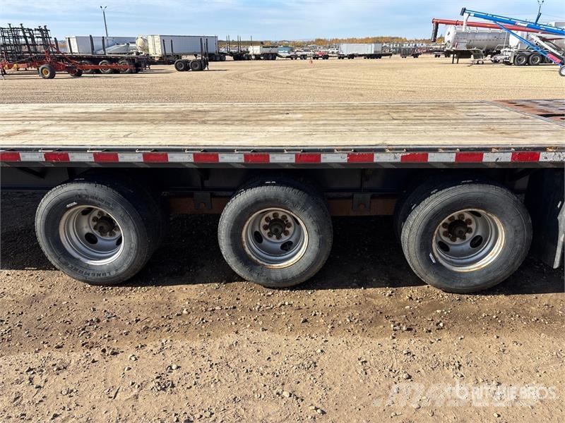 Brandt UPR1628 33 ft Tri/A Equipment Trailer Autonkuljetusperävaunut